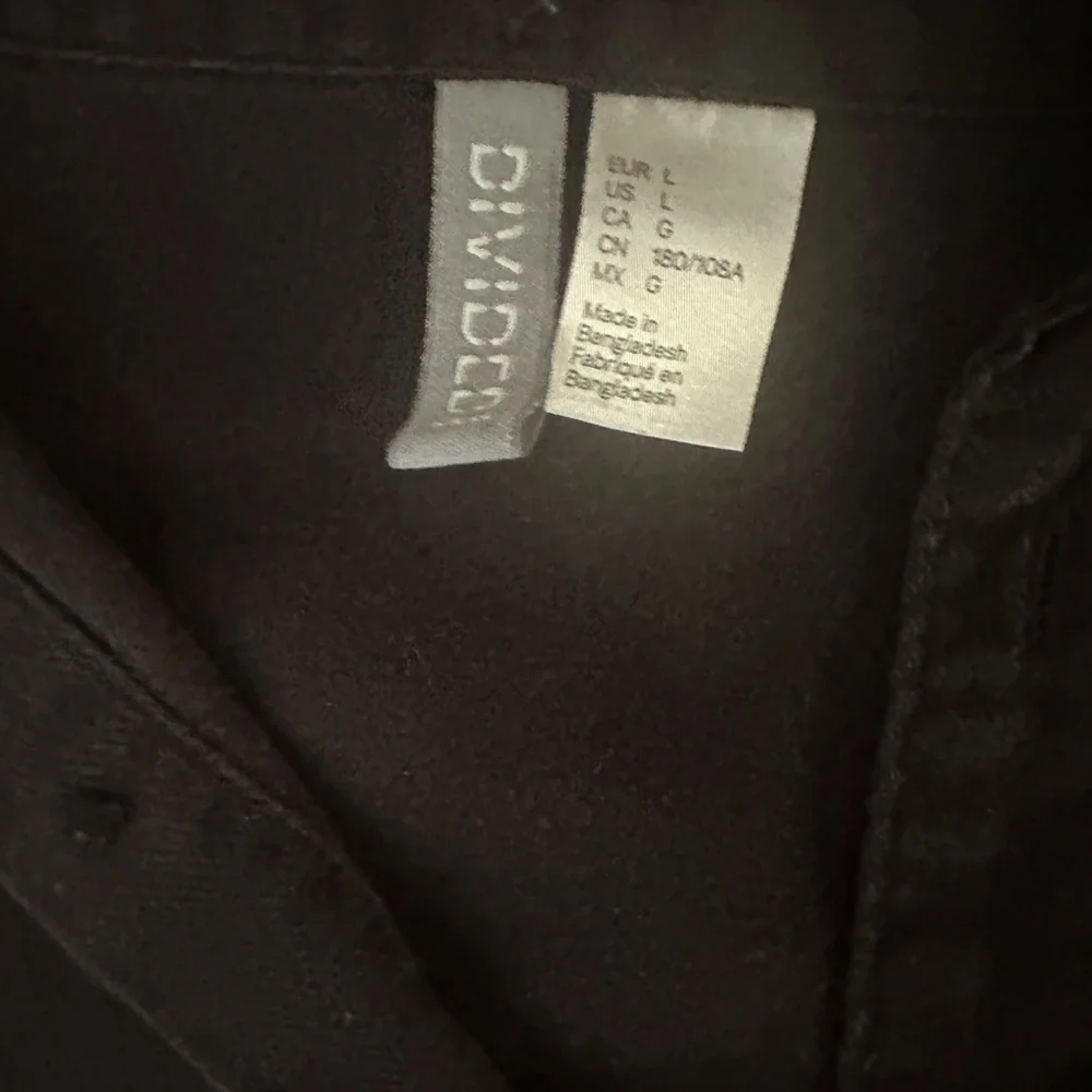 Long button down. - Picture 3 of 3